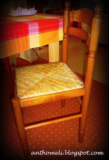 Καρέκλες και παγκάκι κουζίνας σαν… παλιά!