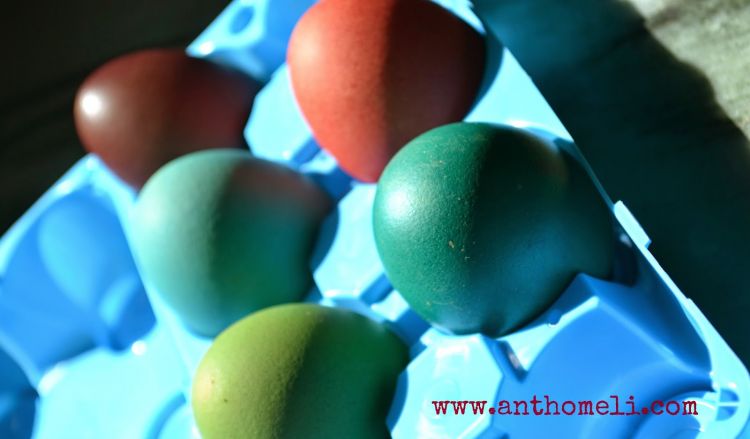 Πασχαλινά αυγά μεν χρώματα ζαχαροπλαστικής 