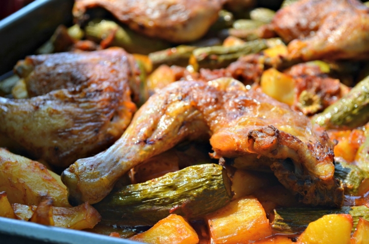 Κοτόπουλο με κολοκυθοανθούς στον φούρνο