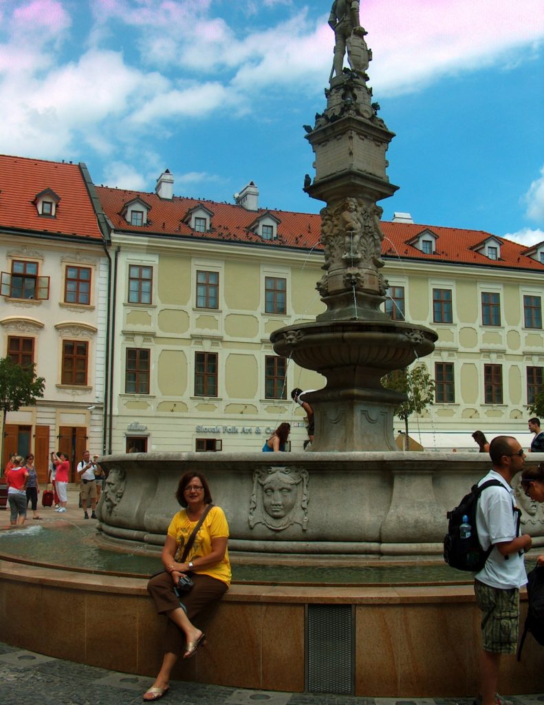 Μπρατισλάβα, η όμορφη πρωτεύουσα της Σλοβακίας, Το σιντριβάνι με το άγαλμα του Ρολάνδου