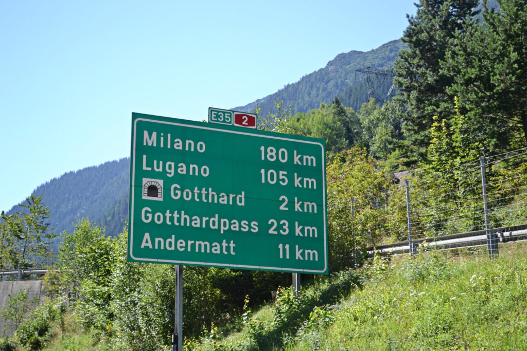 Το Λουγκάνο και η σήραγγα Gotthard road tunnel στην Ελβετία.