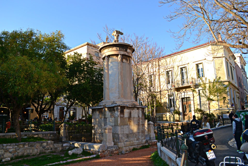Μια βόλτα στα Αναφιώτικα της Αθήνας. Μνημείο του Λυσικράτη στην Πλάκα