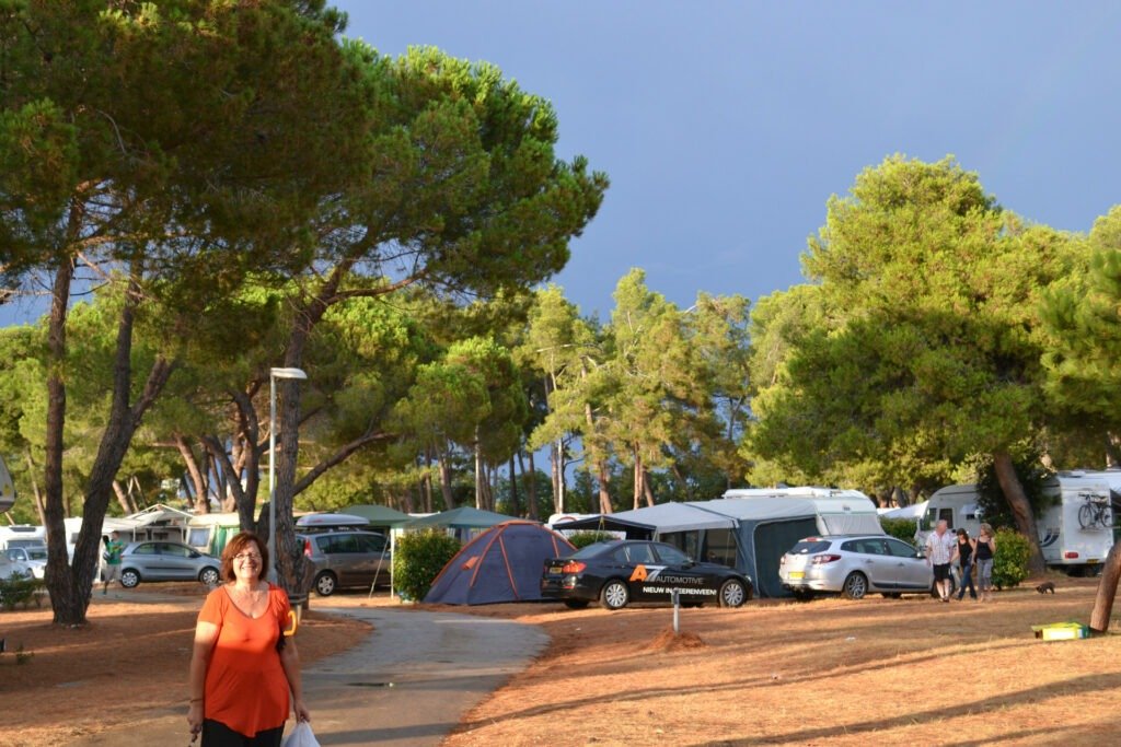 Ταξίδι στην Πούλα της Κροατίας, μια πανέμορφη πόλη. κάμπινγκ Stoja