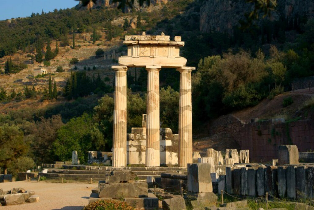 Δελφοί, το κέντρο του αρχαίου κόσμου. Ο Ναός της Προναίας Αθηνάς