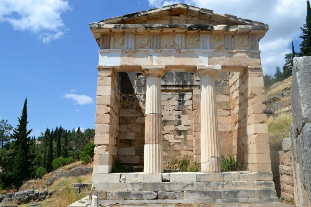 Δελφοί, το κέντρο του αρχαίου κόσμου. Ο θησαυρός των Αθηναίων