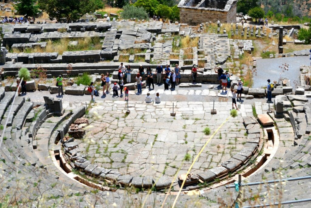 Δελφοί, το κέντρο του αρχαίου κόσμου. Το αρχαίο Θέατρο