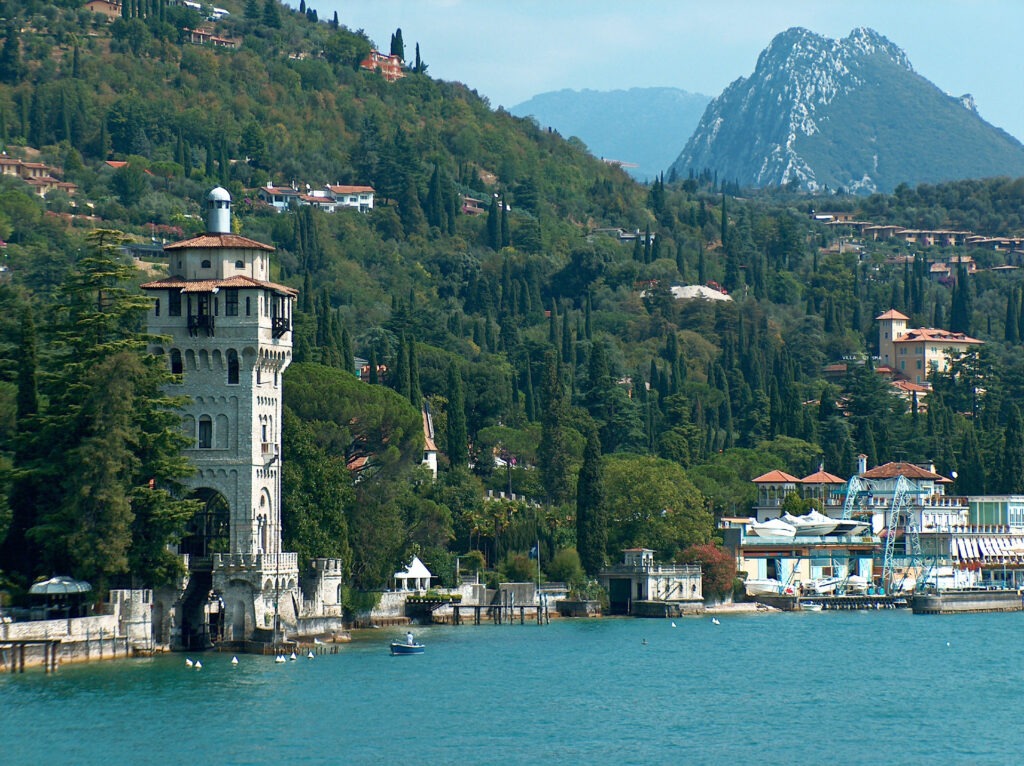 Ταξίδι στη λίμνη Garda και στα θεματικά πάρκα της. Gardone