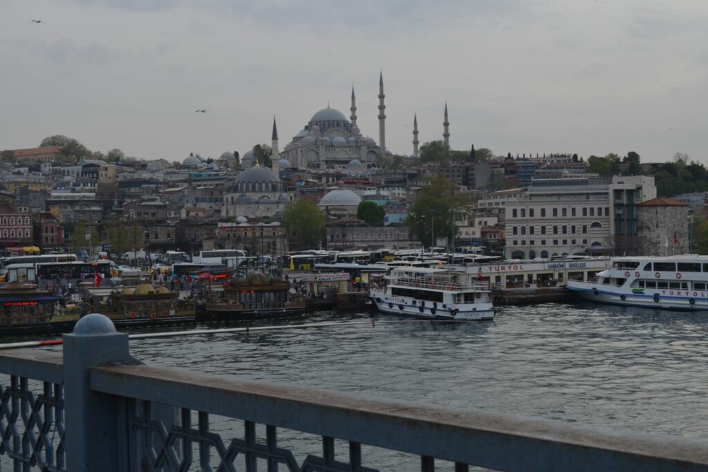 Καπαλί Τσαρσί και Αιγυπτιακή Αγορά μπαχαρικών και άλλες αγορές στην Κωνσταντινούπολη. Η Γέφυρα του Γαλατά
