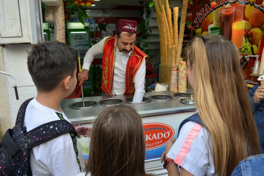 Καπαλί Τσαρσί και Αιγυπτιακή Αγορά μπαχαρικών και άλλες αγορές στην Κωνσταντινούπολη