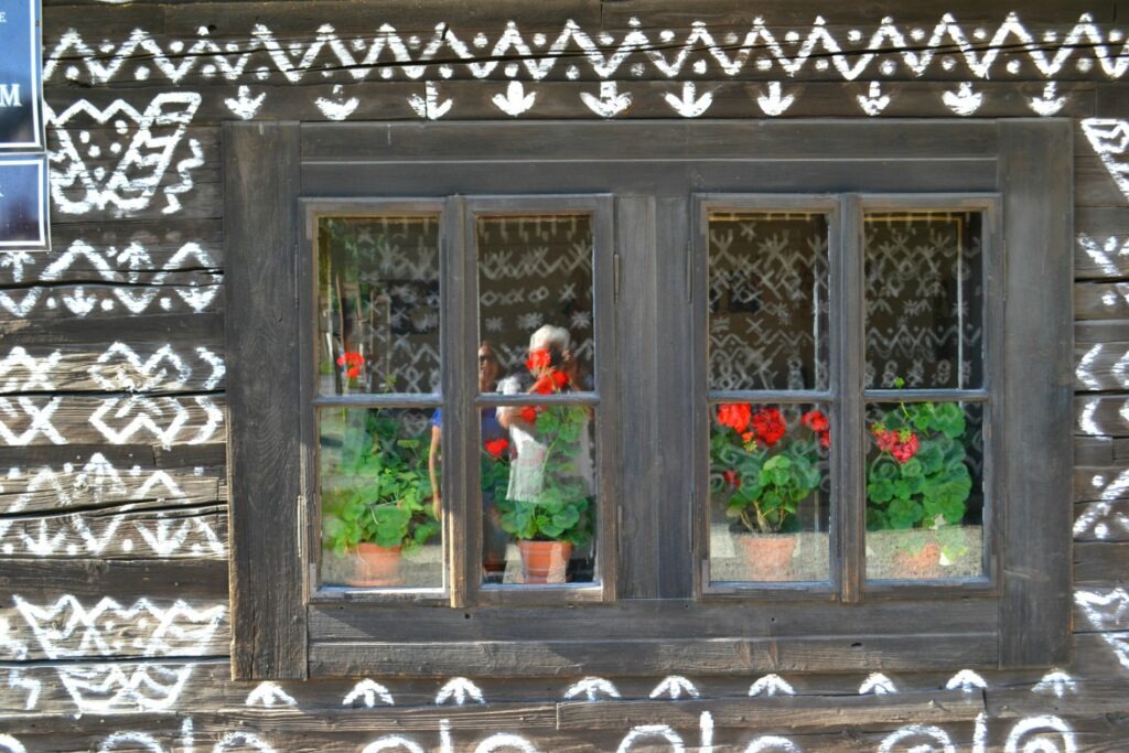 Σλοβακία, Τσιτσμάνι (Cicmany), το χωριό με τα ζωγραφιστά ξύλινα σπίτια