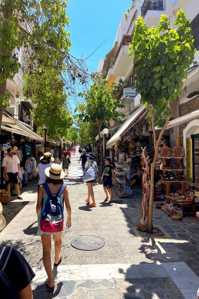 Άγιος Νικόλαος Κρήτης. Πεζόδρομος, μαγαζιά, ψώνια.