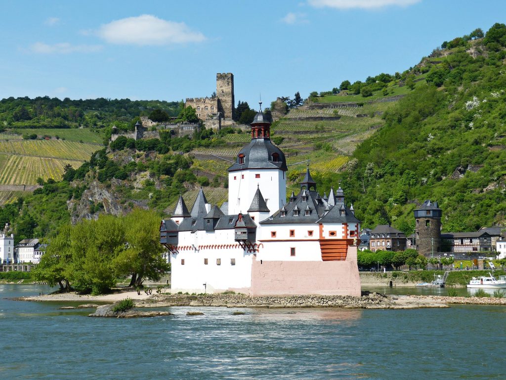 Τα κάστρα της κοιλάδας του Ρήνου σε μια οδική διαδρομή. το κάστρο  Pfalzgratenstein