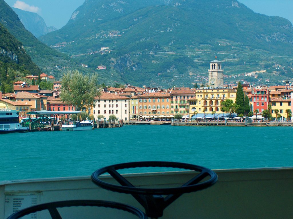 Ταξίδι στη λίμνη Garda και στα θεματικά πάρκα της. Riva del Garda