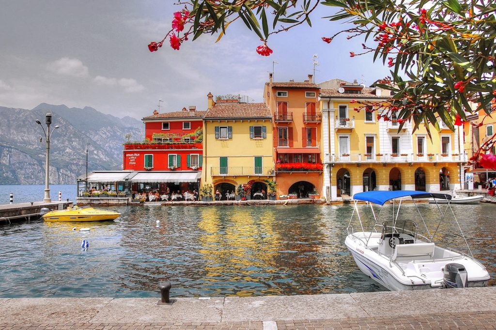 Ταξίδι στη λίμνη Garda και στα θεματικά πάρκα της