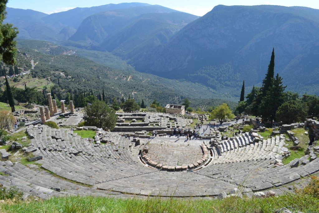 Οικογενειακό ταξίδι: Ναύπακτος, Δελφοί, Μεσολόγγι, Πάτρα - αρχαίο θέατρο Δελφοί

