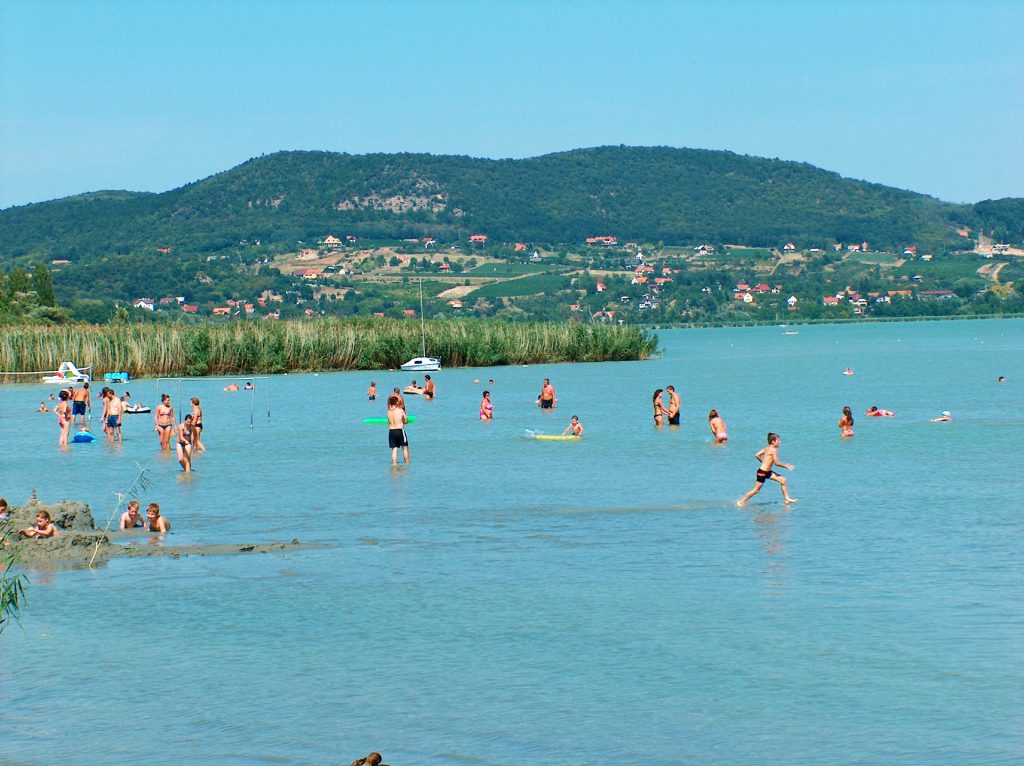 Η λίμνη Μπάλατον στην Ουγγαρία σε ένα οδικό ταξίδι