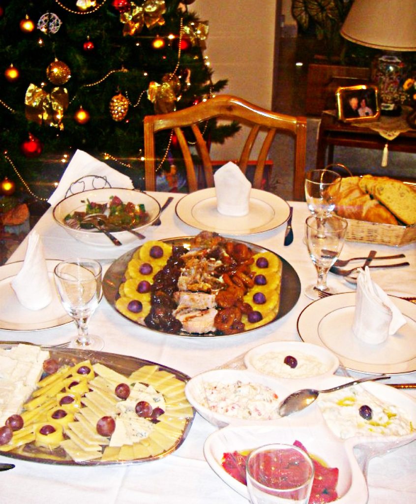 Γιορτινό χοιρινό ρολό με καραμελωμένα δαμάσκηνα και βερίκοκα