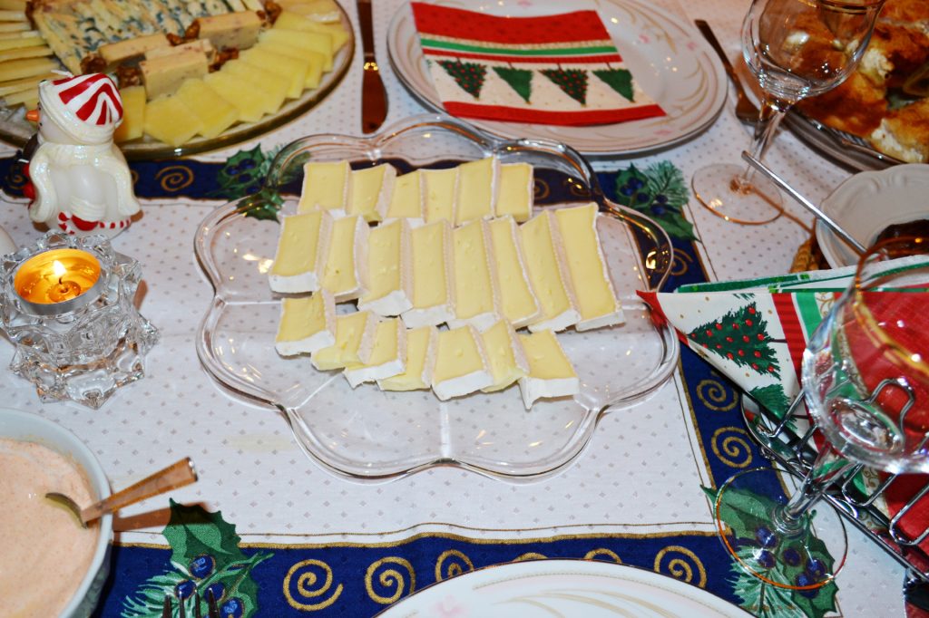 Γιορτινό χοιρινό ρολό με καραμελωμένα δαμάσκηνα και βερίκοκα