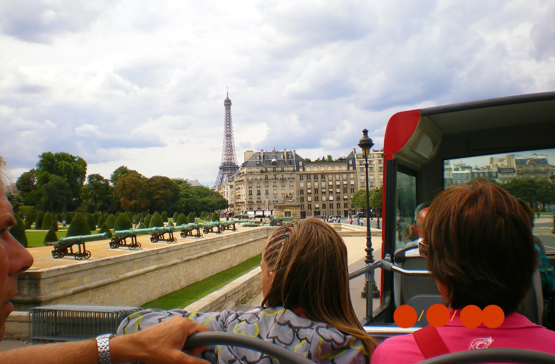 Παρίσι, βόλτα με hop on hop off λεωφορείο